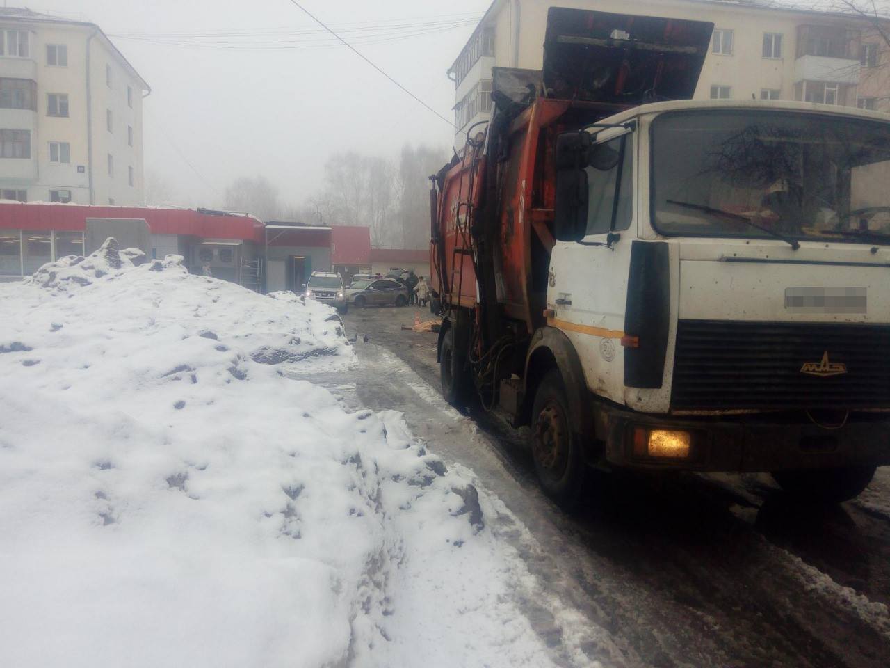 В Башкирии водитель мусоровоза сбил человека насмерть