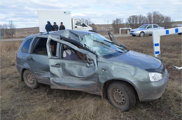 В Башкирии пьяный водитель погиб, въехав в столб