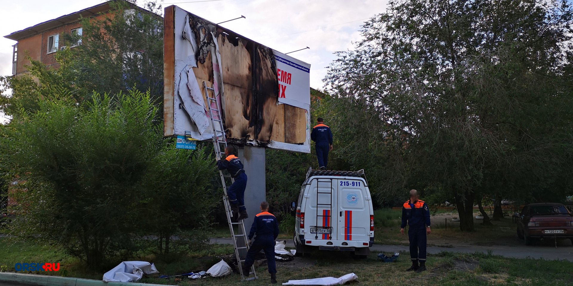 Выборы близко: ночью в Орске сожгли агитационные баннеры