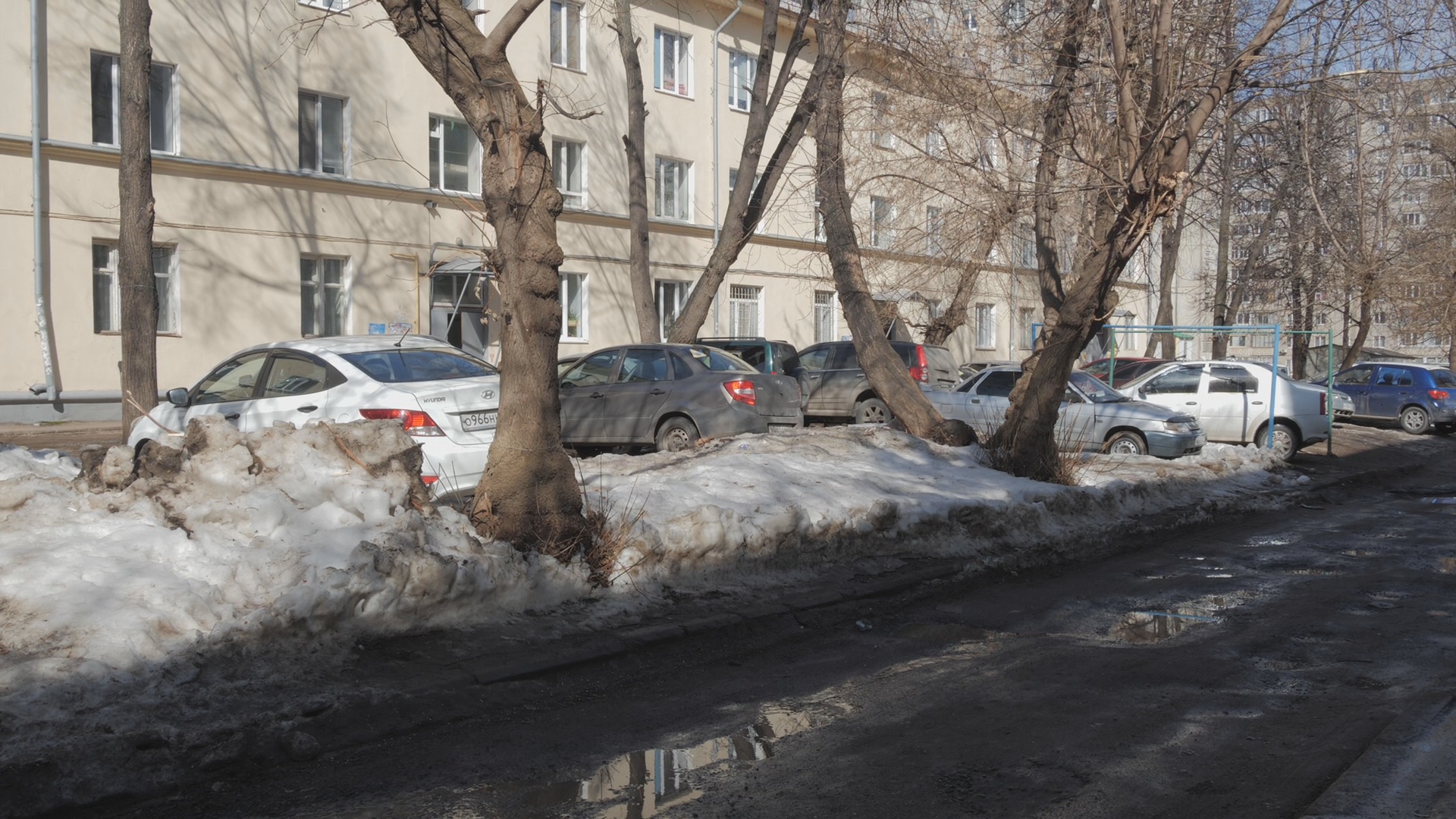 В Башкирии доработан законопроект о штрафах за парковку на газонах