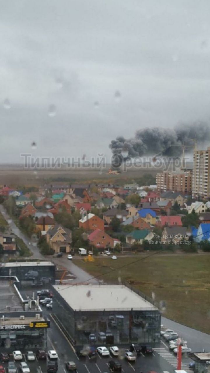 Соцсети: в Оренбурге рухнул самолет