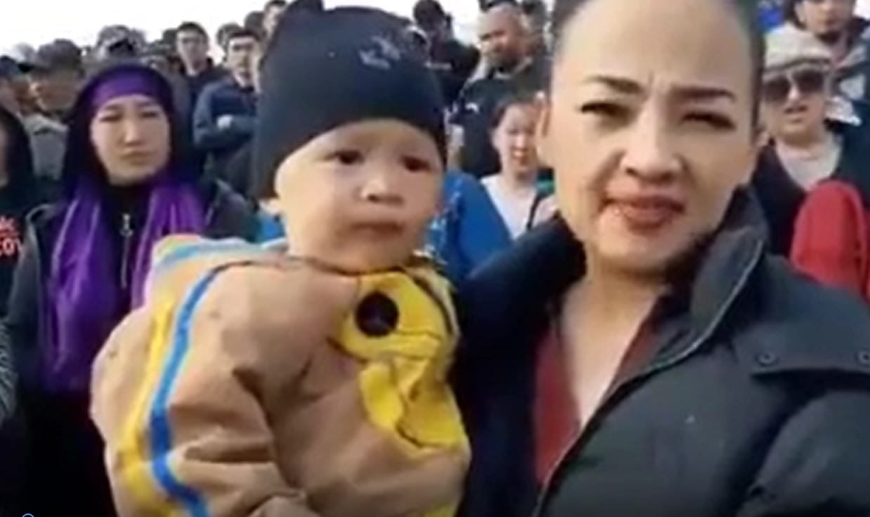 Застрявшие в Оренбуржье граждане Киргизии записали видеообращение к ШОС 18+