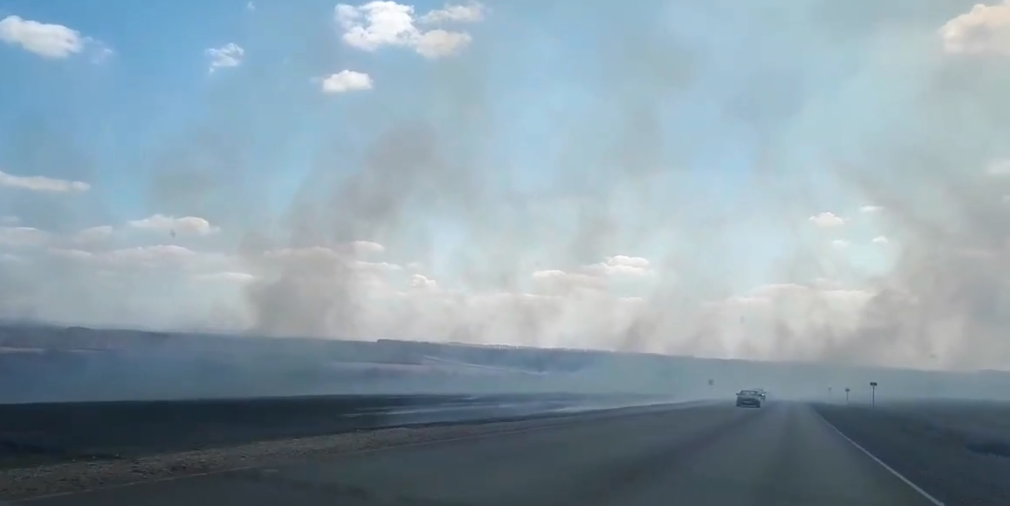 В Оренбургской области снова горят поля