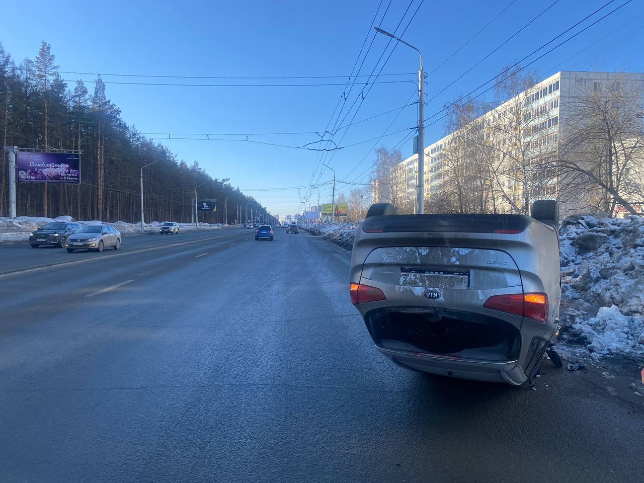 В Уфе перевернулся автомобиль из-за резкого ухудшения самочувствия водителя  - Новости - Уфа - UTV