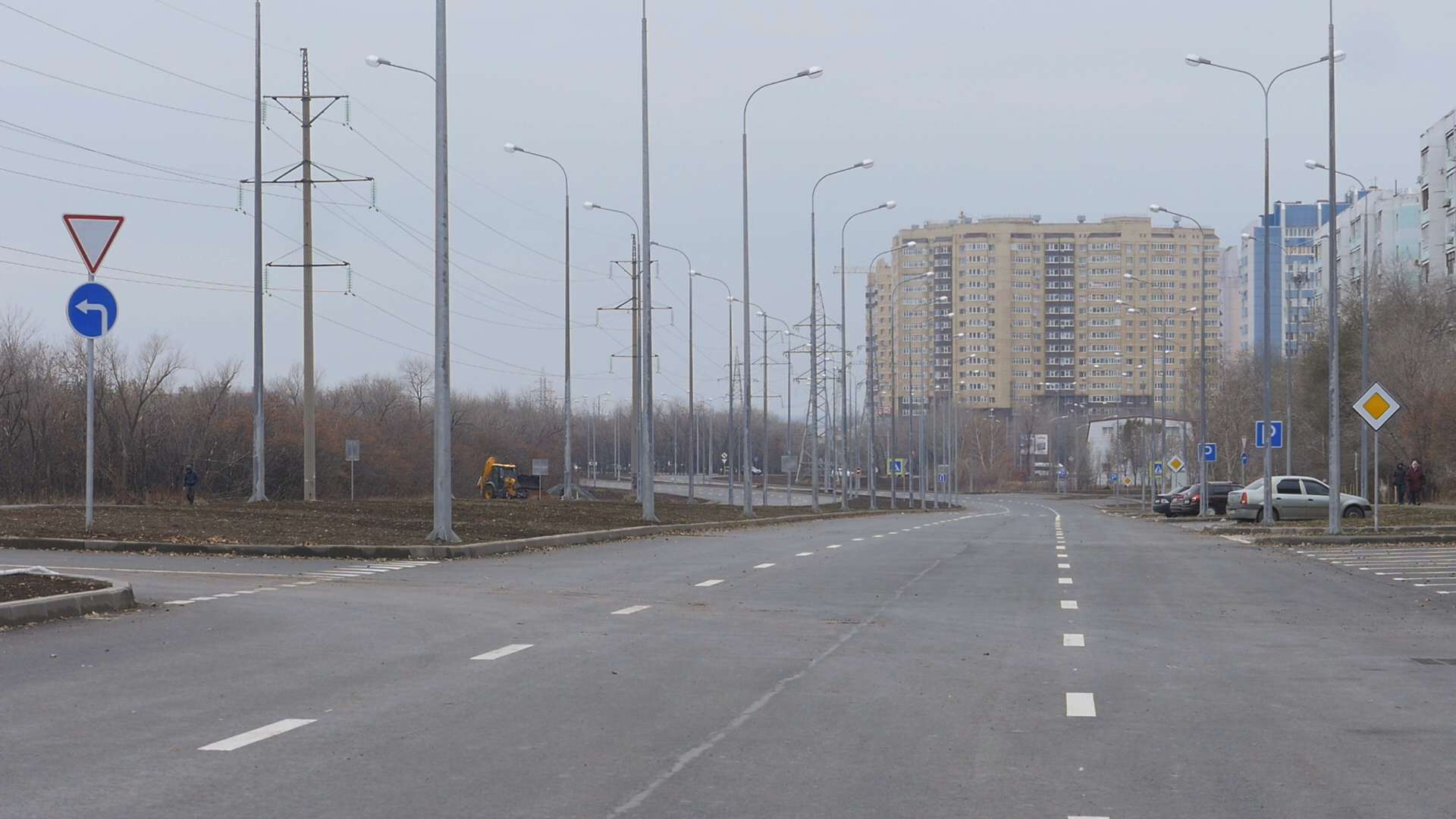 Оренбург новая дорога на победе. Загородное шоссе улица г Оренбург. Столбы вдоль шоссе. Качественные безопасные дороги в Оренбурге.