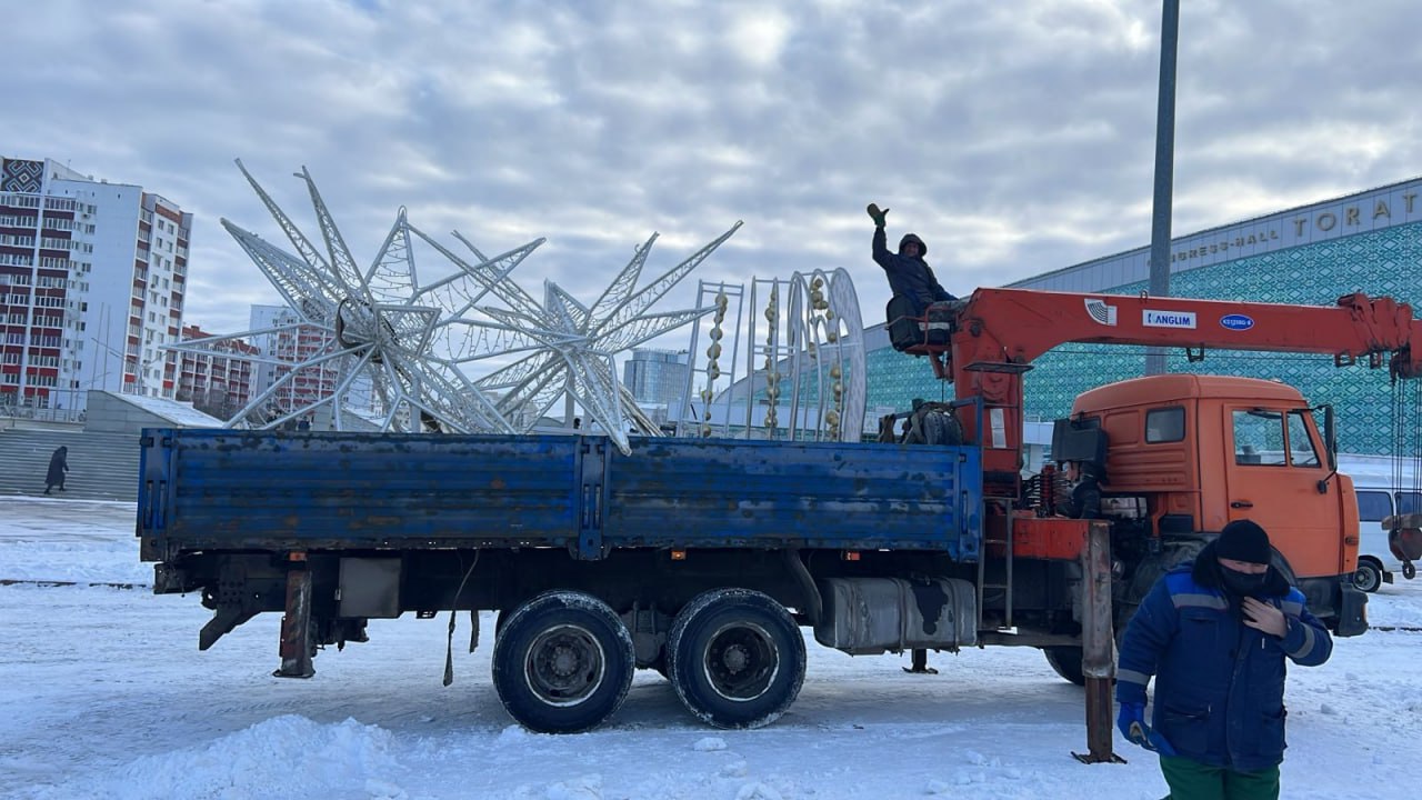 В Уфе начали сносить ледовый городок возле Конгресс-холла «Торатау» -  Новости - Уфа - UTV