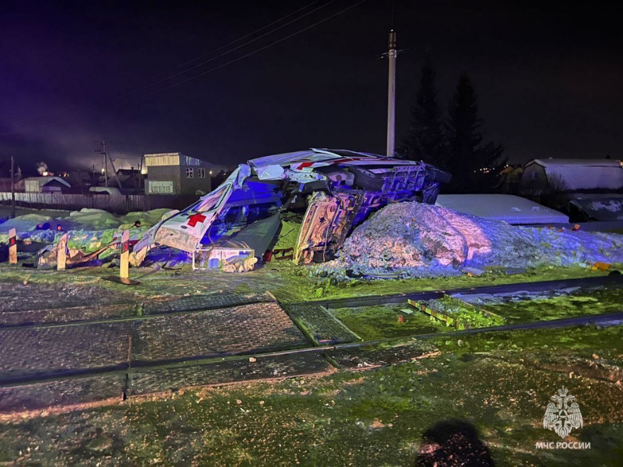 В Башкирии «скорая» выехала на «красный» и попала под поезд. Пациентка не  выжила - Новости - Уфа - UTV