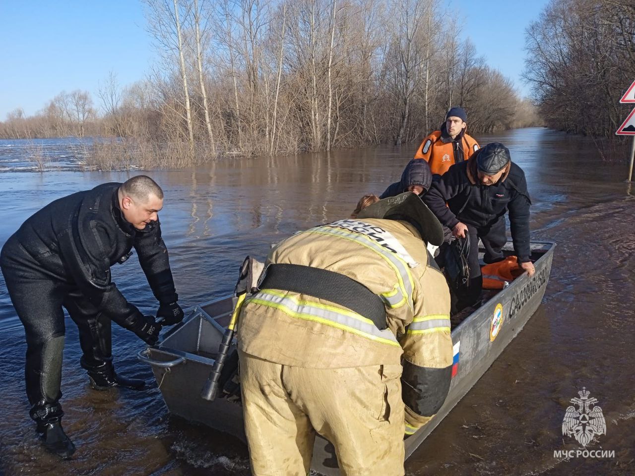 Вода пришла: в Башкирии за сутки затопило школу, мосты, дома и дороги в 18  районах - Новости - Уфа - UTV