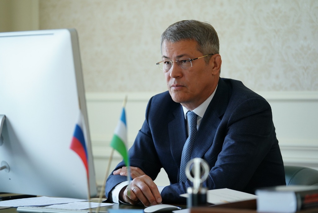 «Учите русский язык»: Радий Хабиров своеобразно поздравил мэра Сибая