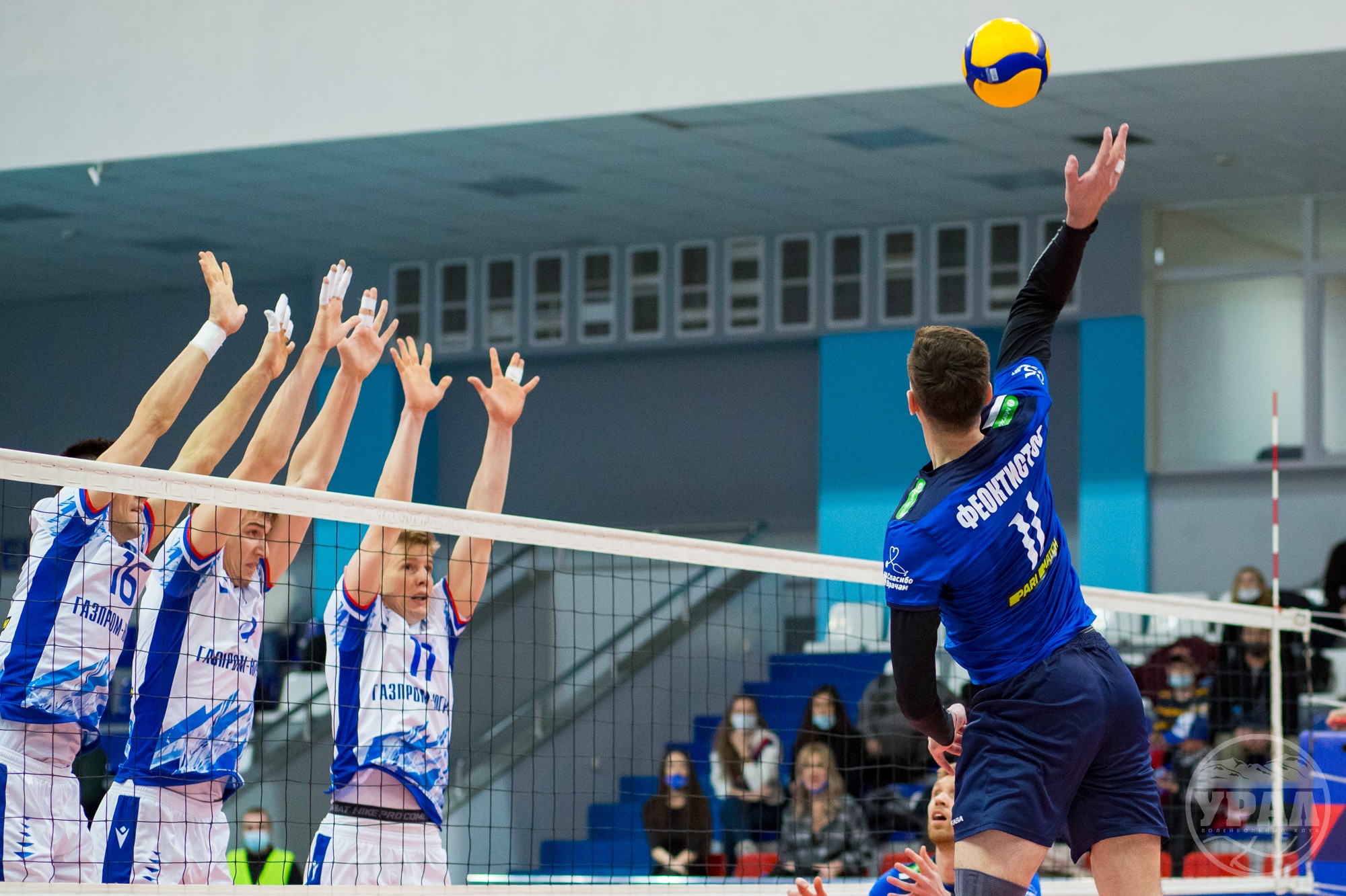 Волейбольный клуб «Урал» в упорной борьбе обыграл команду «Газпром-Югра»