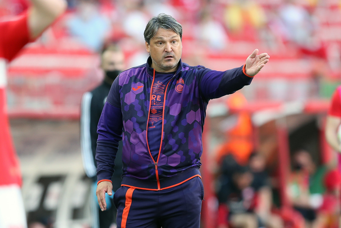 Бывший главный тренер футбольного клуба «Уфа» может возглавить одного из главных неудачников сезона