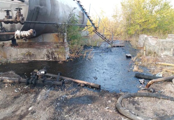 В Оренбурге устанавливают виновных в разливе нефти на бывшем заводе РТИ