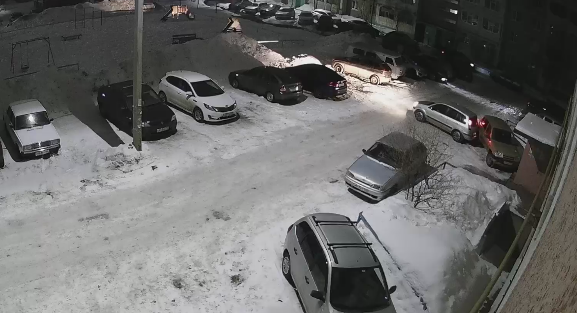 В Башкирии пьяная женщина, паркуясь, задела автомобиль и скрылась с места ДТП