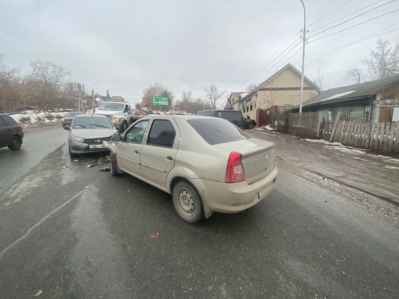 В Уфе при столкновении двух автомобилей пострадал 21-летний водитель