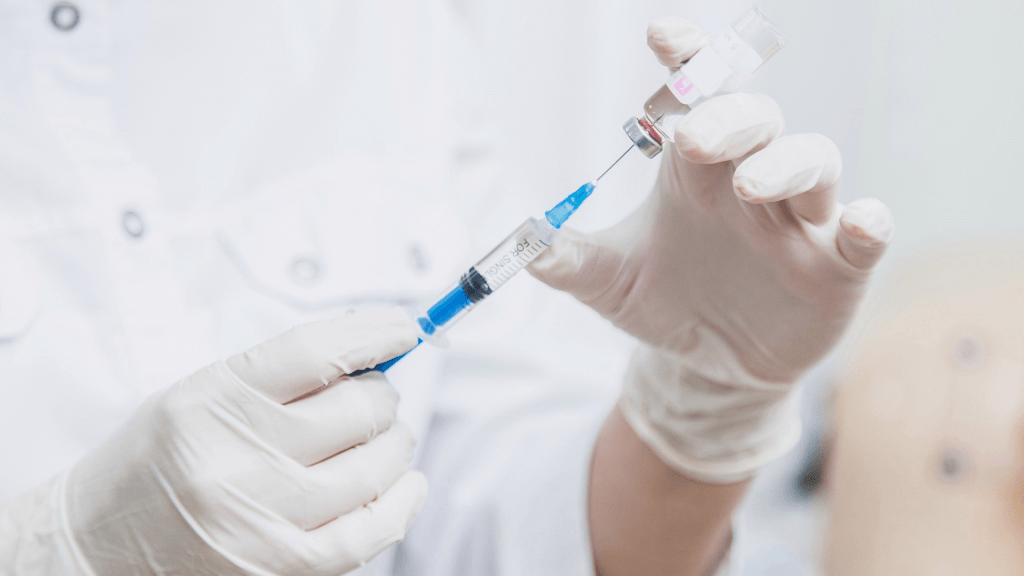 Пункты вакцинации от коронавируса в Оренбурге начали работать по новому графику