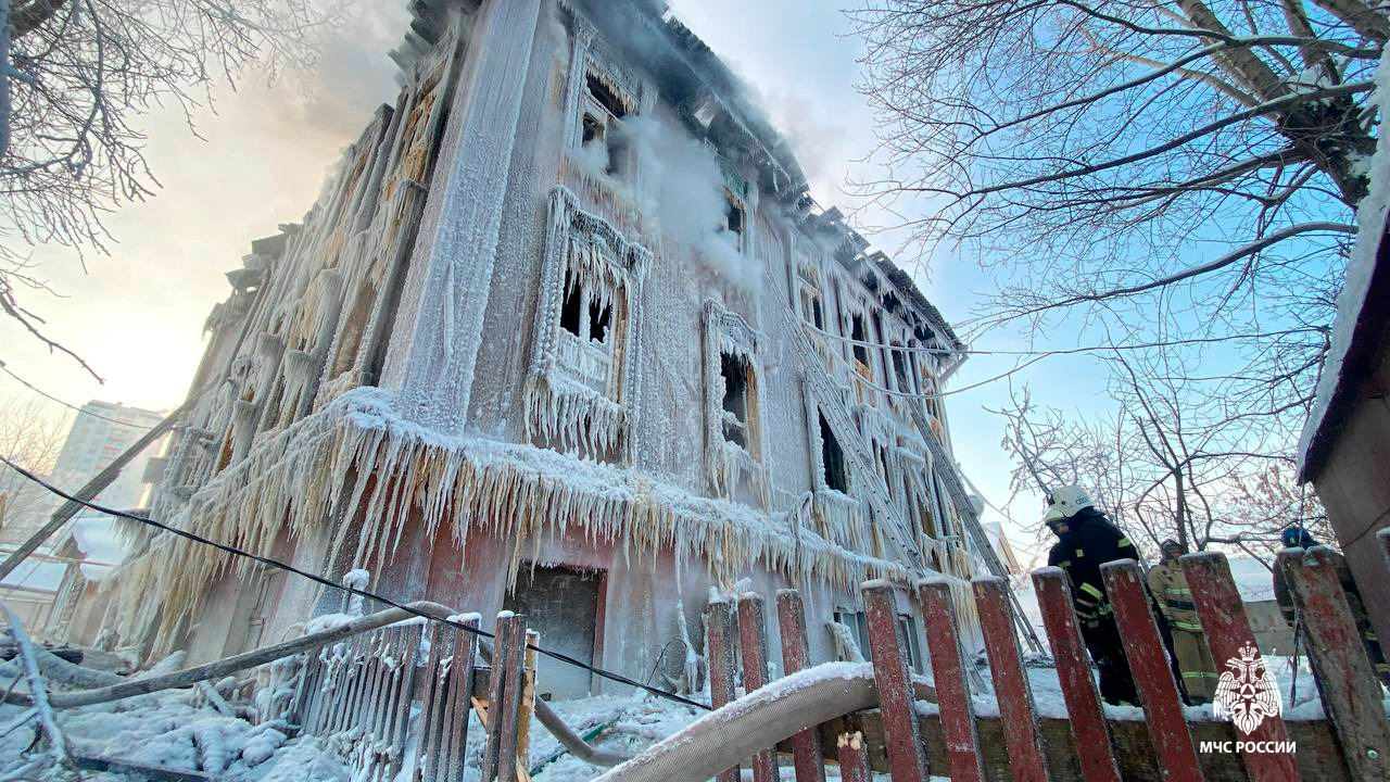 В ходе разбора места пожара на улице Сазонова в Уфе обнаружены фрагменты  тела еще одного погибшего - Новости - Уфа - UTV