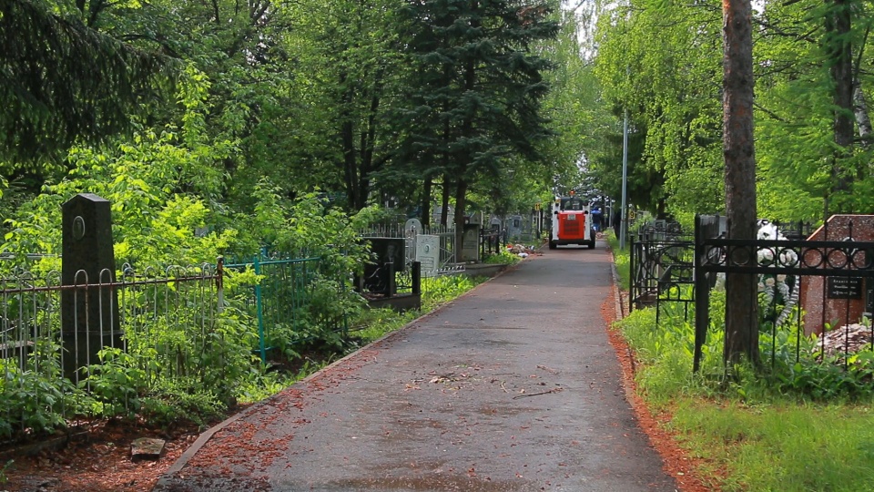 С завтрашнего дня в Башкирии откроют все кладбища. Как до них добраться?