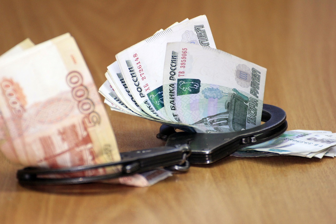 Двух полицейских из Новотроицка подозревают в получении взятки