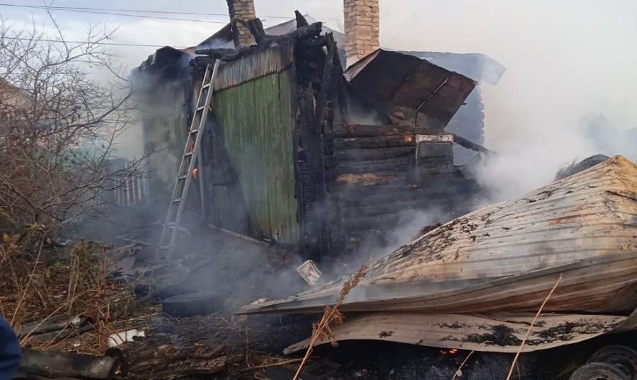 В Башкирии дети подожгли солому и спалили дом