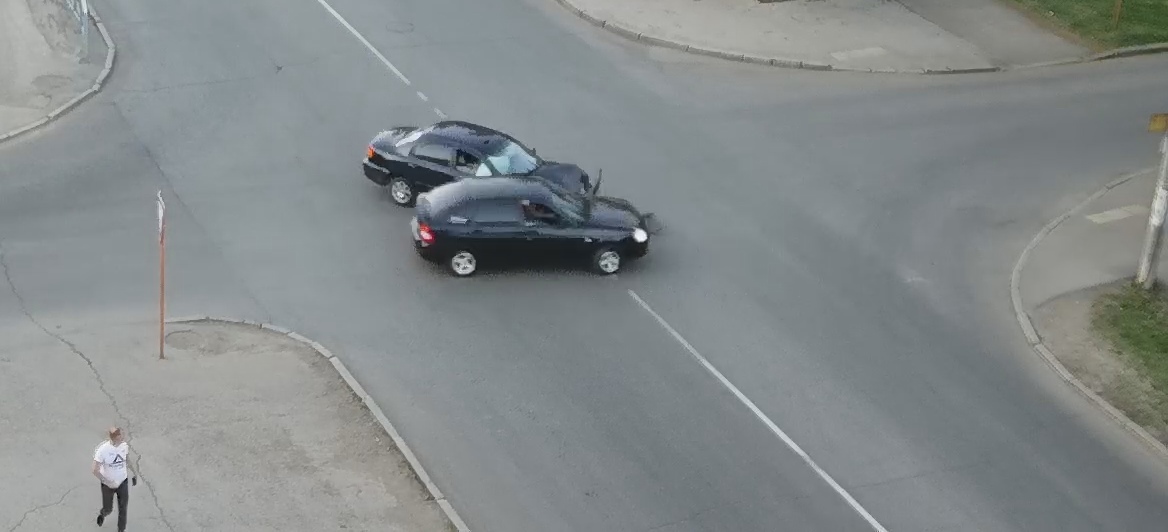 В Башкирии водитель устроил серьезную аварию на пустом перекрёстке