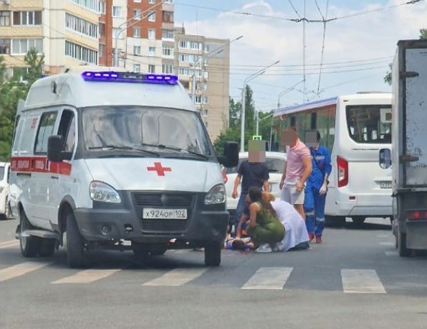 Водитель Nissan, сбившая насмерть женщину с ребенком в Уфе, перепутала педали — МВД по Башкирии