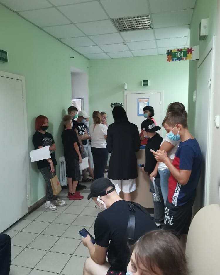 Из-за обязательного прохождения ПЦР-теста перед лагерем в поликлиниках Оренбурга очереди