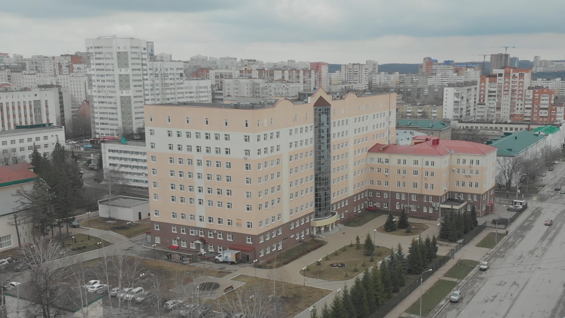 В Уфимской РКБ имени Куватова начали прививать врачей