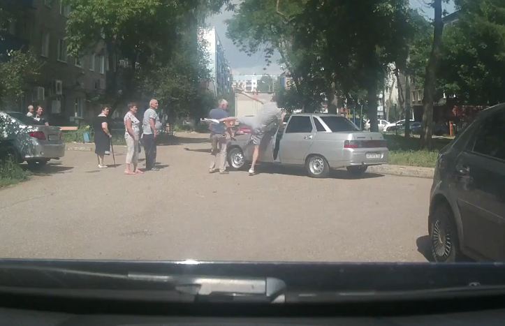 Перекресток Лейтейзена и Красноармейского проспекта. ДТП на Балакинской Нижний Тагил.