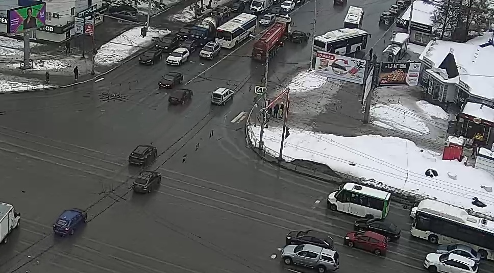 Видео: в Уфе в ДТП с бензовозом пострадали иномарка и автобус «Башавтостранса»