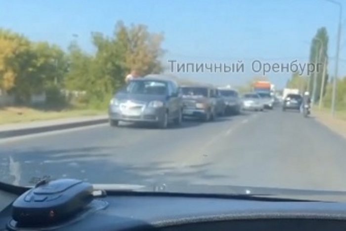 ДТП в Кушкулях под Оренбургом парализовало движение по Шарлыкскому шоссе