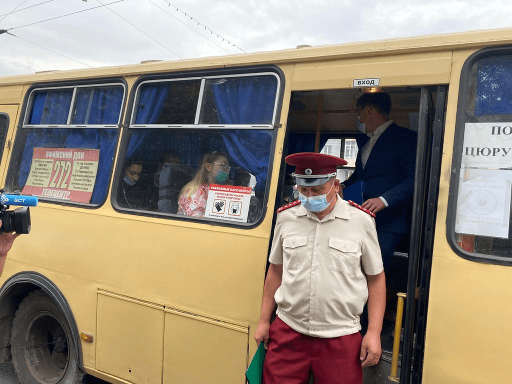 В Уфе пассажиры общественного транспорта берут с собой маски, но не хотят их носить