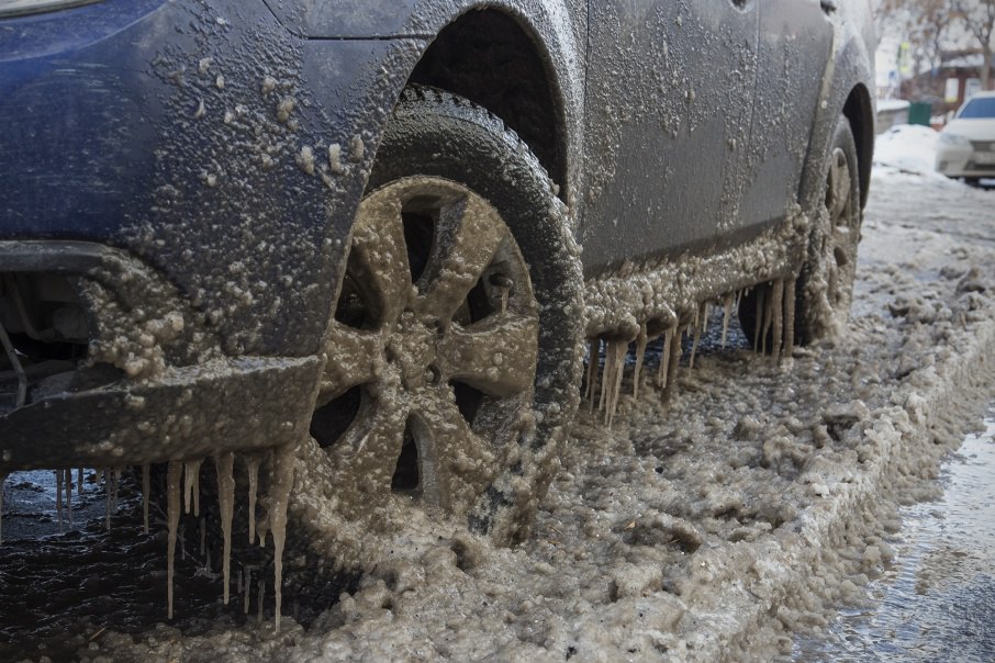 Гололед и туман. Оренбургских водителей предупреждают об ухудшении дорожной обстановки
