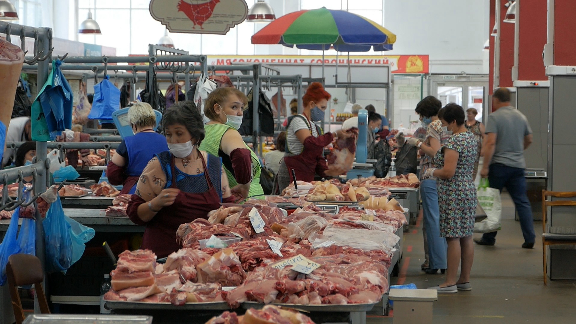 Оренбург базары. Петровский рынок Оренбург. Продавец на рынке. Зеленый рынок Оренбург. Ринок Оренбурге Петровский ринок.