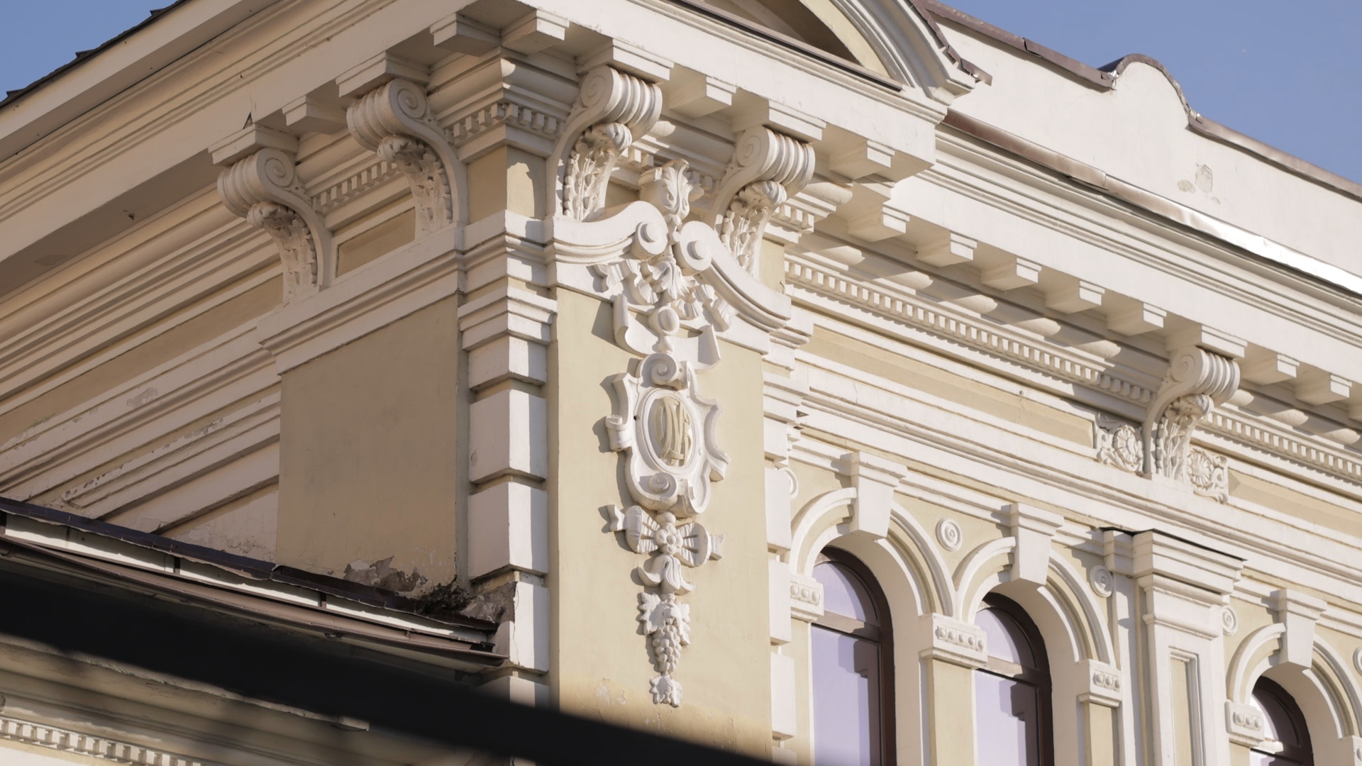 Уфимское здание изобразили на 1000рублевой купюре. Чем он знаменито?