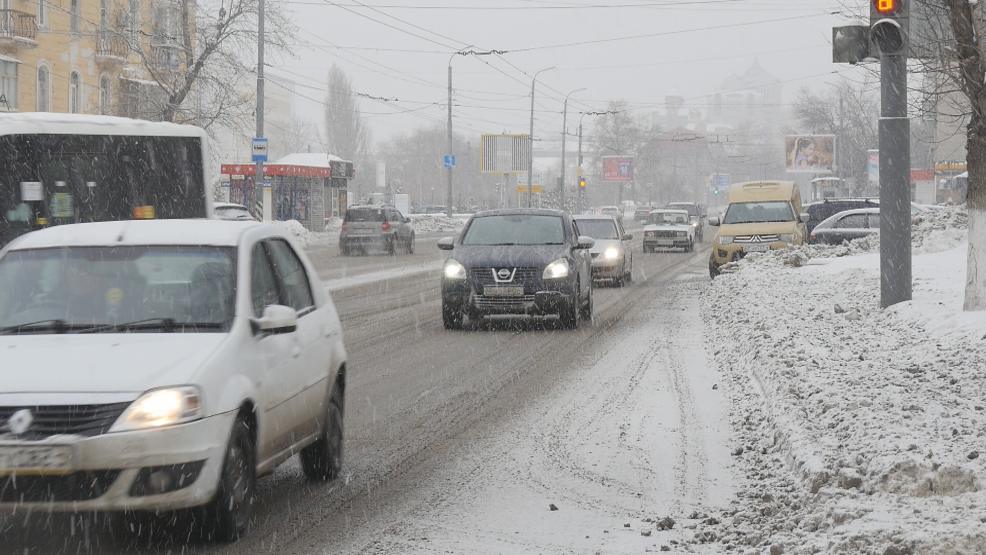 Снег в оренбурге. Снегопад в Оренбурге 10.03.2021. Снег в Оренбурге 2021 декабрь. Сугробы Оренбург 1983. МПС снег Оренбург.