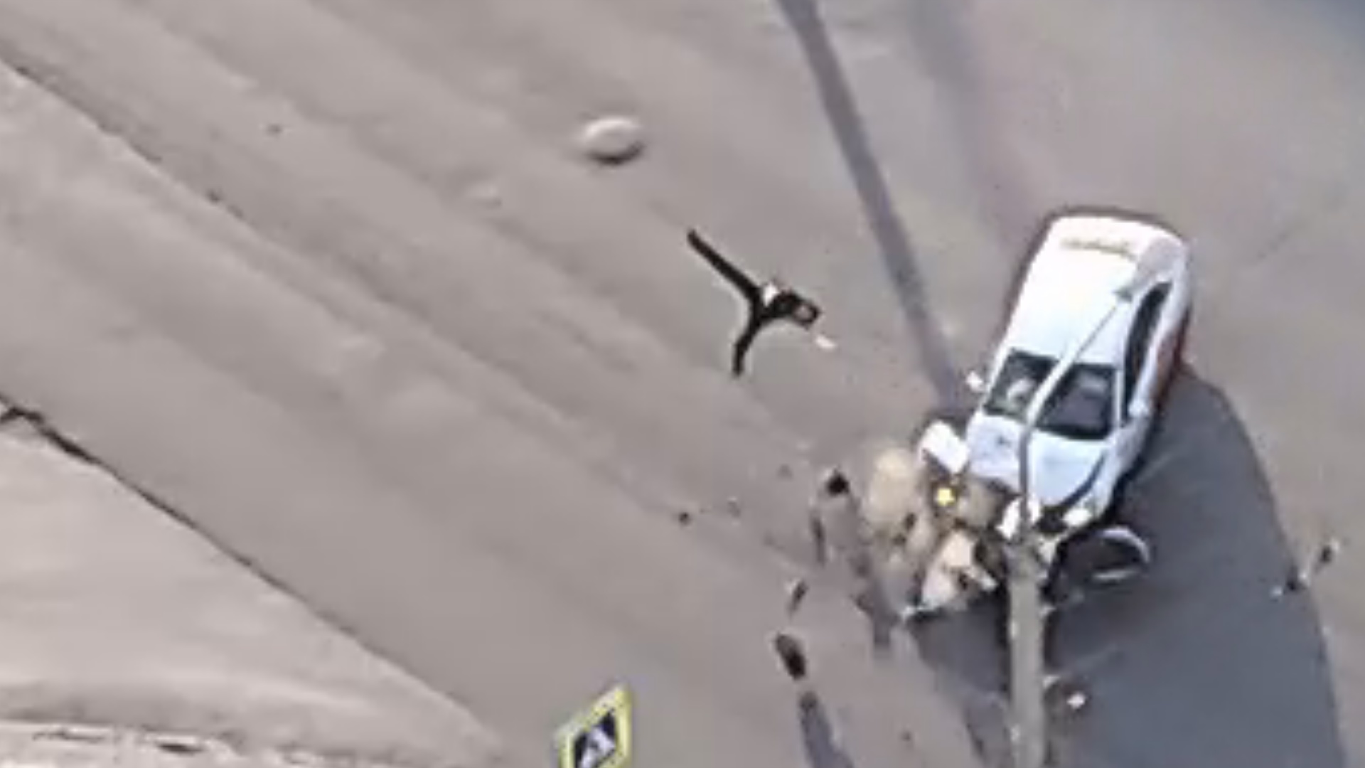 Видео: в Уфе мотоциклист два раза перевернулся в воздухе после аварии с такси