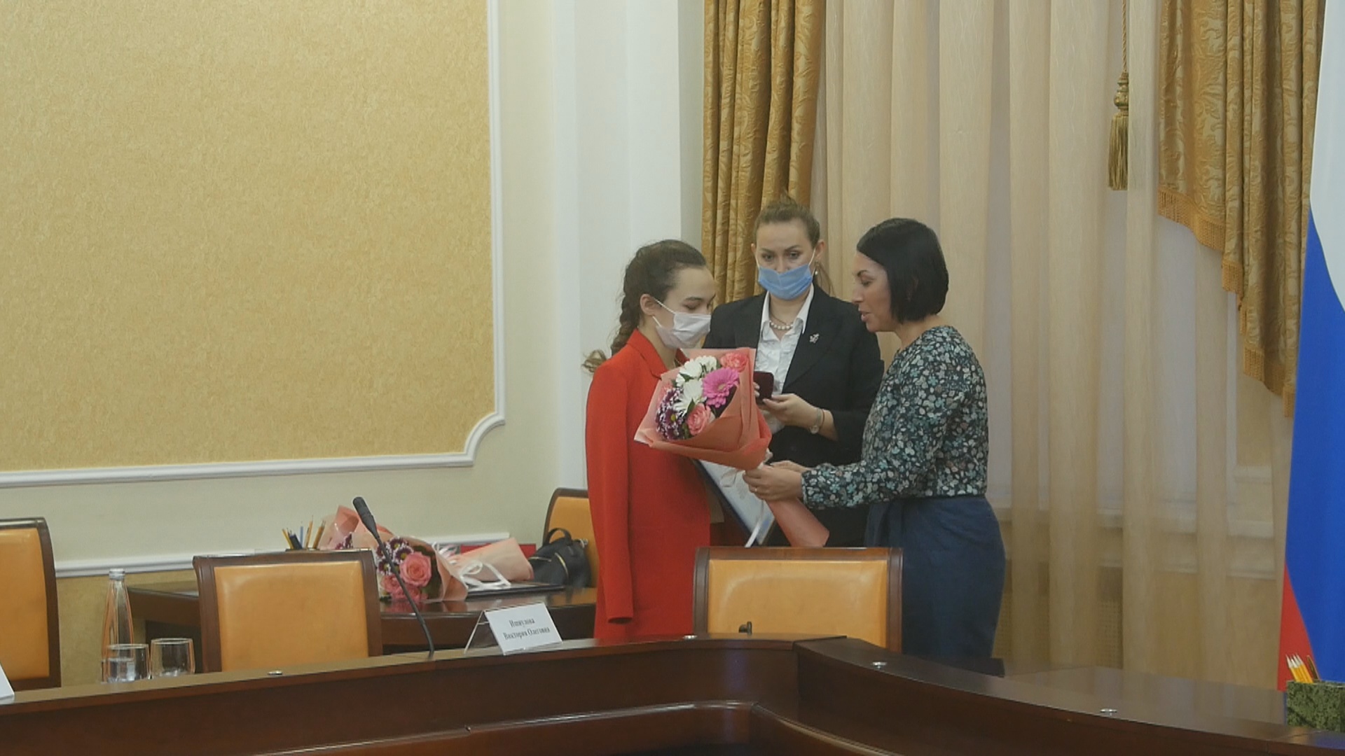 Паралимпийки Александра Неделько и Виктория Ищиулова получили благодарность от губернатора