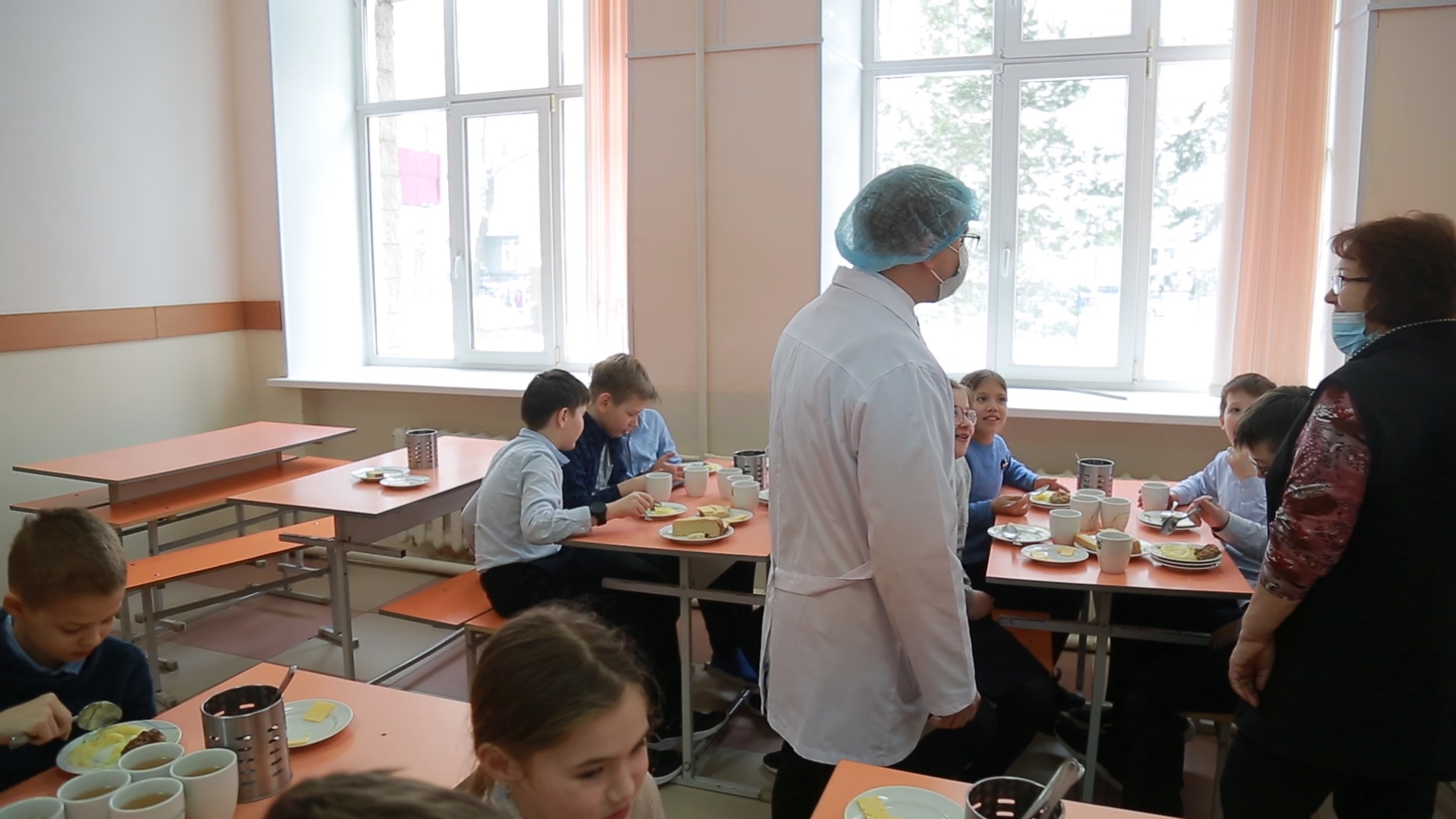 Котлеты с пюрешкой. В Уфе проверили качество школьного питания после критики Радия Хабирова