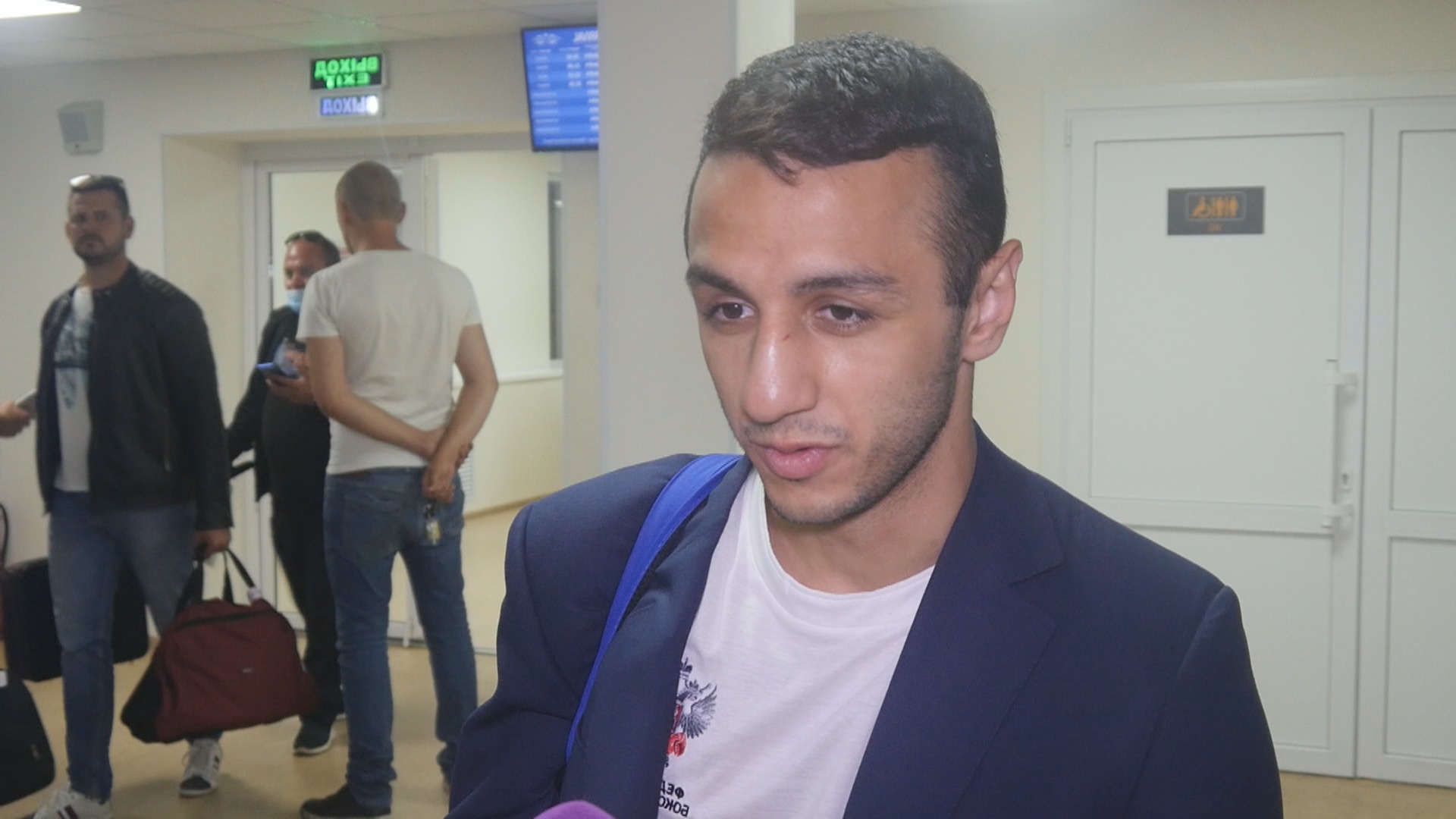 Боксёр Габил Мамедов вернулся из Франции после победы над Оганесом Бачковым