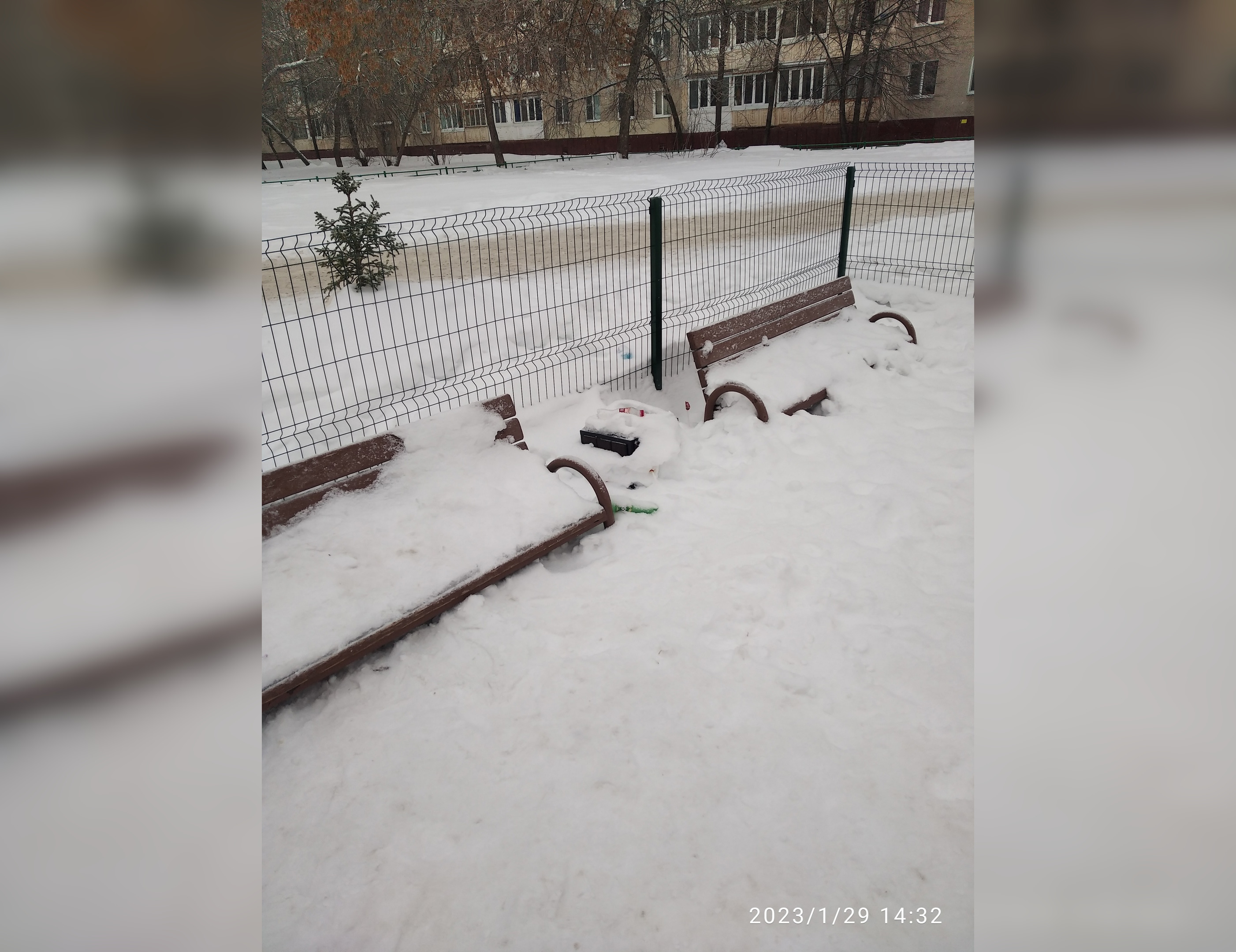 Уфимская детская площадка утонула в снегу