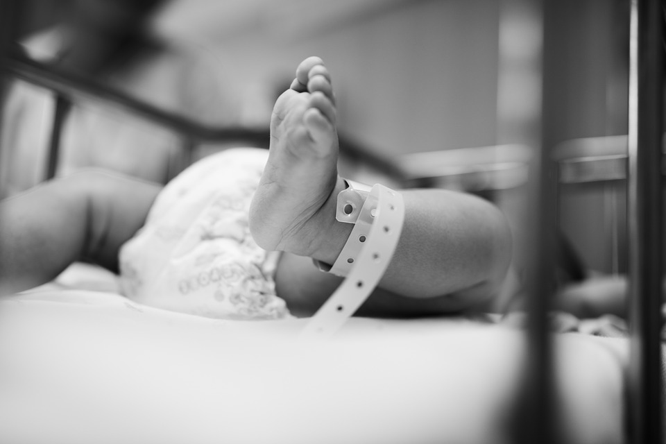 За жизни шести младенцев с коронавирусом в Оренбурге борются врачи