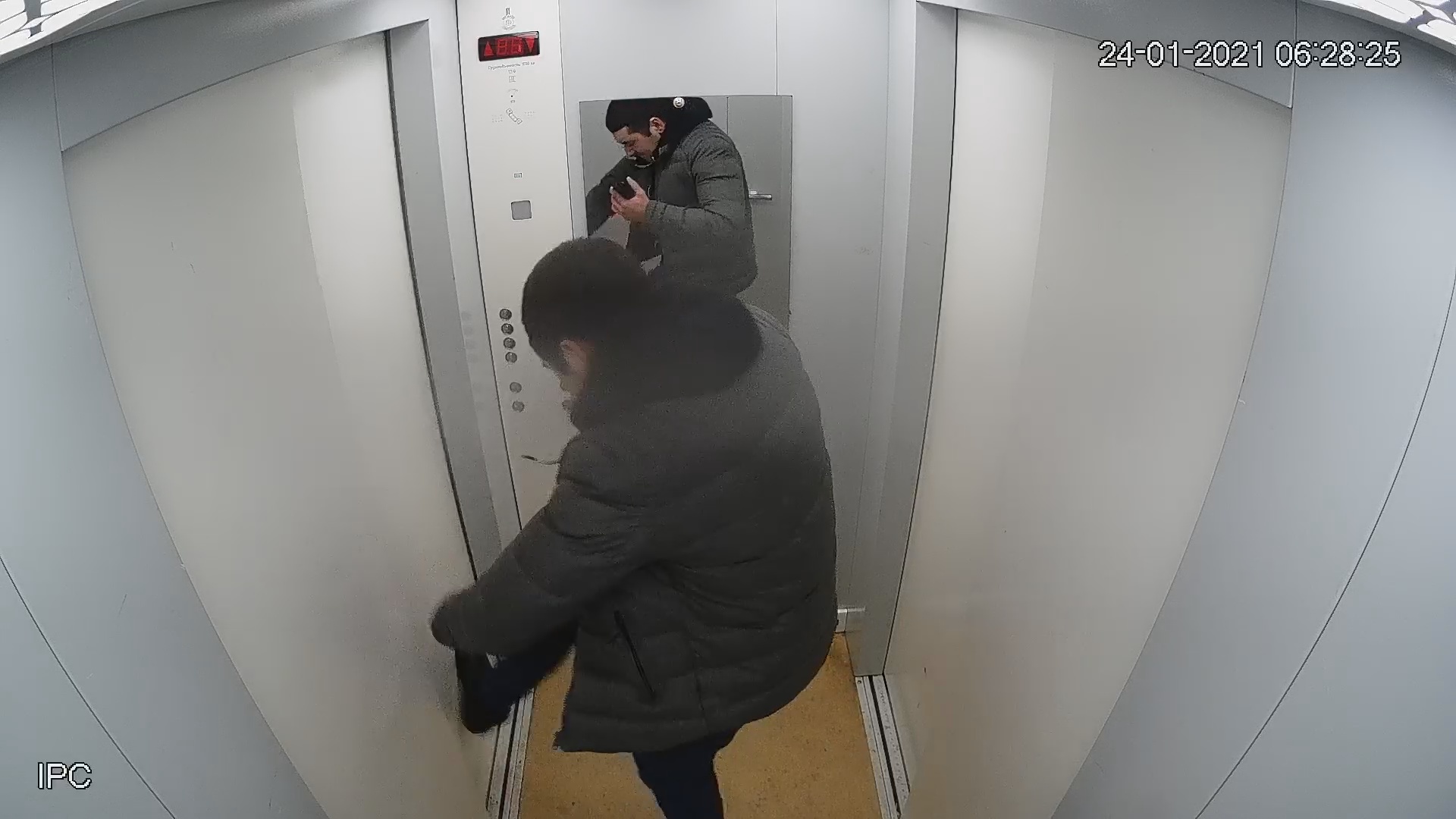 Лифт вандалы. Камера инцидент в лифте.
