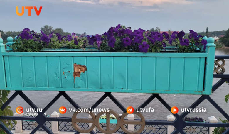 «И это только в 50 метрах!»: на набережной в Уфе разрушены скамейки, цветники и часть тротуара