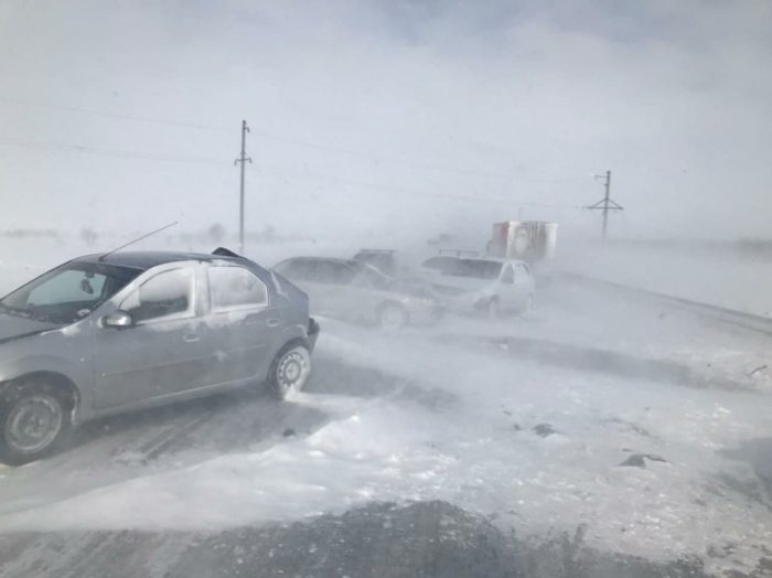 На трассе Оренбург-Орск столкнулись восемь автомобилей