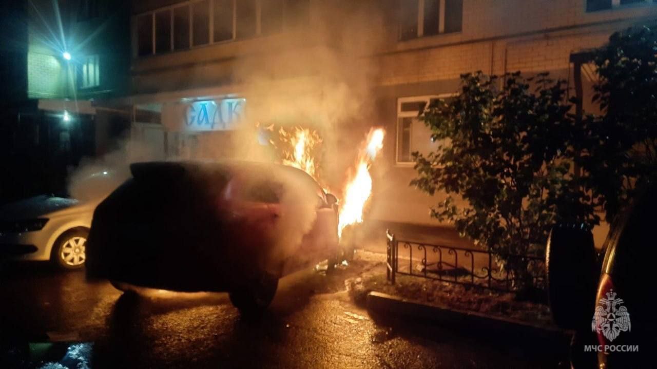 Появилось видео, как в Башкирии подожгли Porsche Cayenne GTS