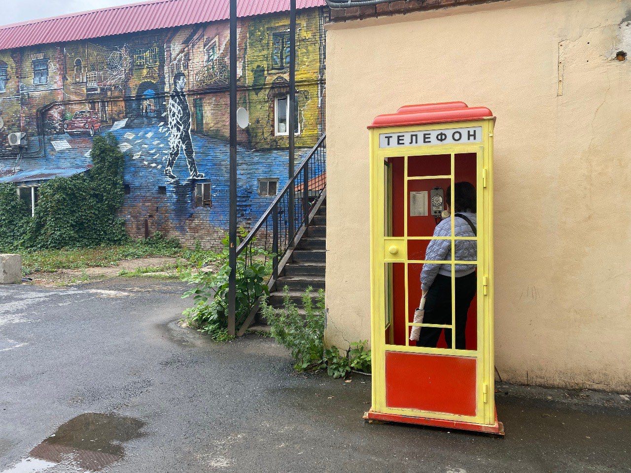 В Уфе создали телефонную будку, где можно «поговорить» с Довлатовым, Бродским и Высоцким