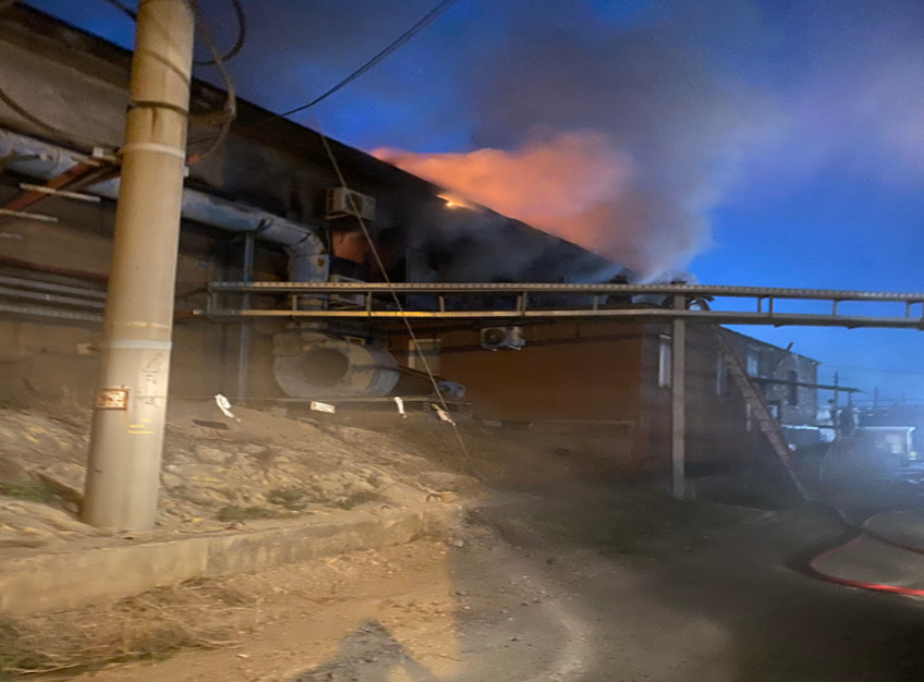 В Новотроицке ликвидировали крупный пожар на заводе «Металекс»