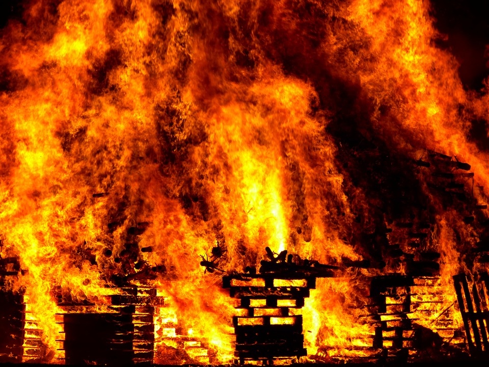 В Стерлитамаке загорелся пороховой склад на заводе