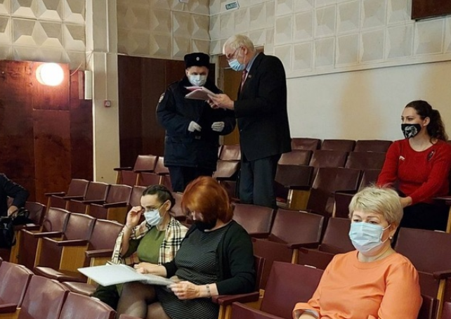Из-за отказа депутатов надевать маски на заседание горсовета в Орске вызвали полицию