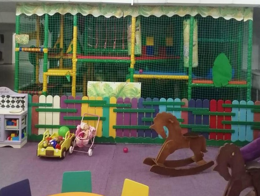 В Орске двухлетний ребенок едва не погиб в игровой комнате